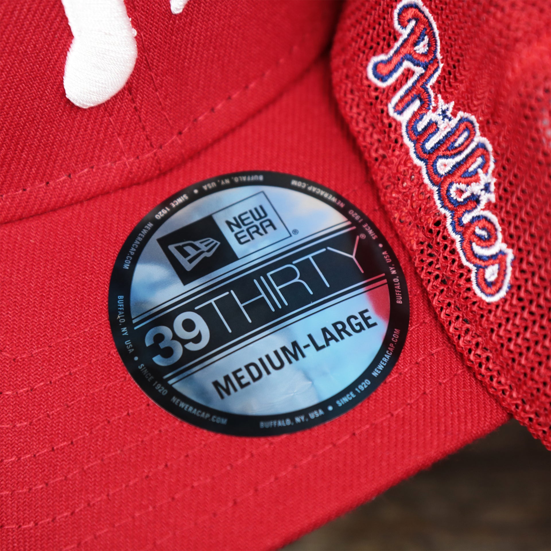 The 39Thirty Sticker on the Philadelphia Phillies Metallic All Star Game MLB 2022 Side Patch 39Thirty Mesh FlexFit Cap | ASG 2022 Red 39Thirty Cap