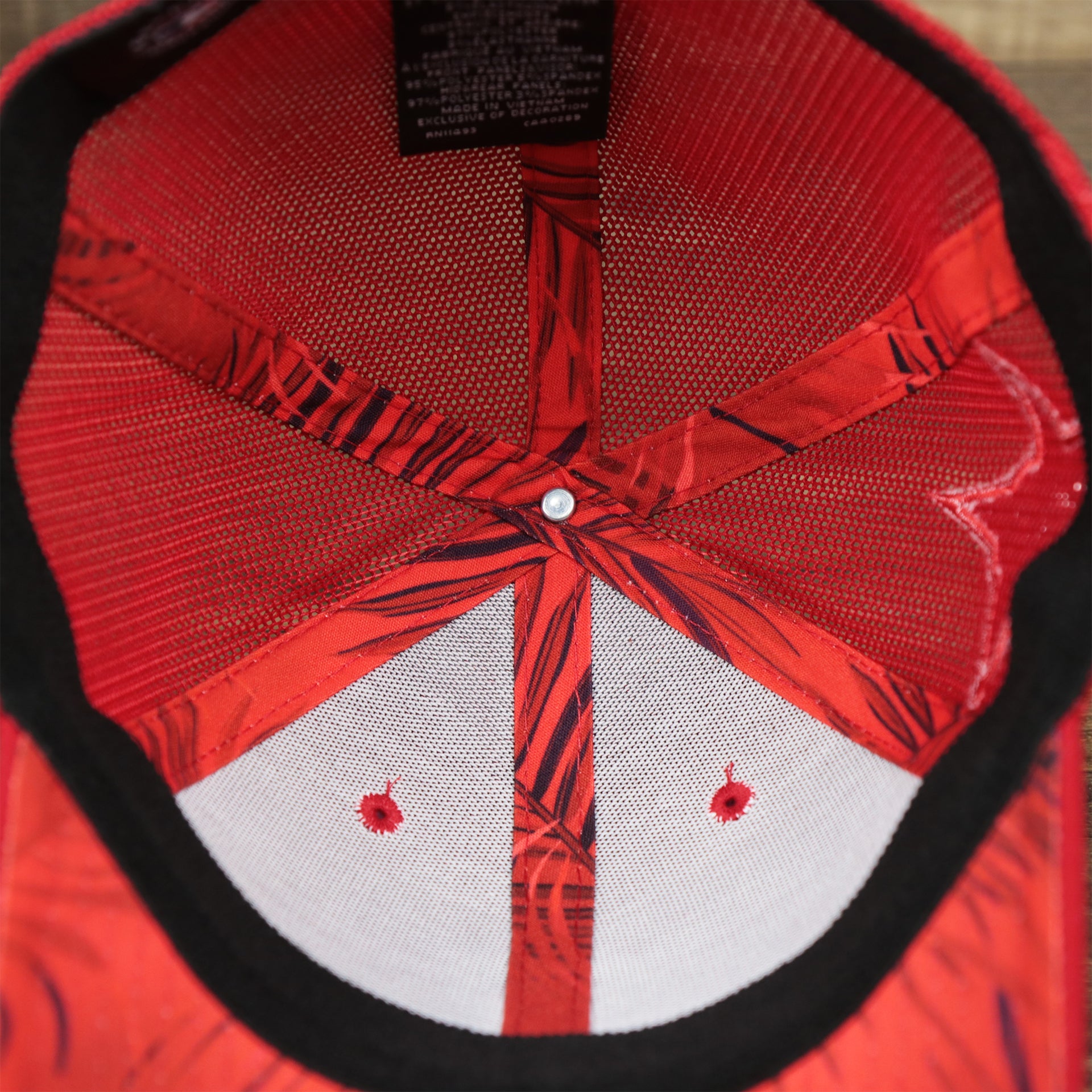 The Inside of the Philadelphia Phillies Metallic All Star Game MLB 2022 Side Patch 39Thirty Mesh FlexFit Cap | ASG 2022 Red 39Thirty Cap
