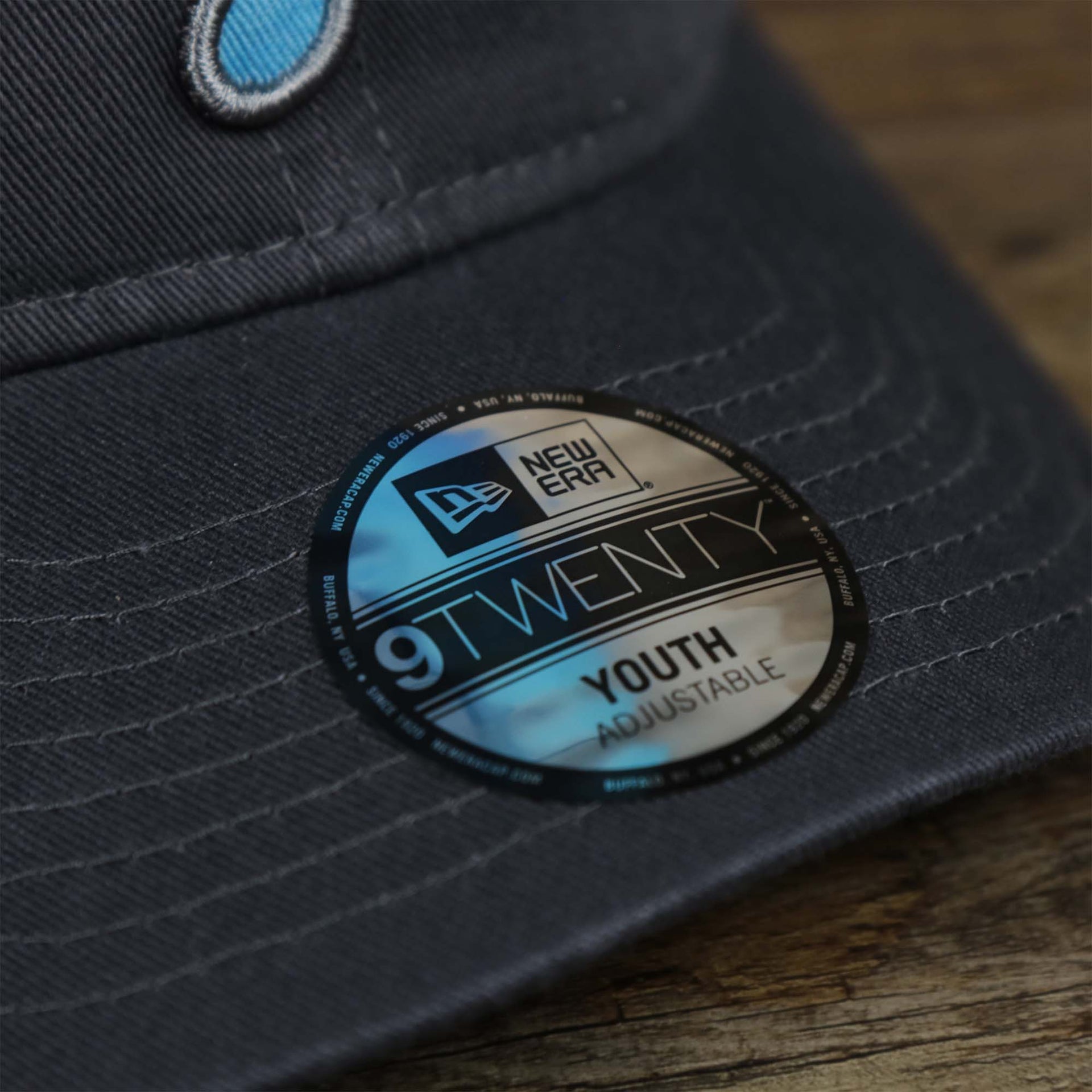 The sticker on the Philadelphia Phillies 2022 Father's Day On-Field 9Twenty Youth Dad Hat | Gray