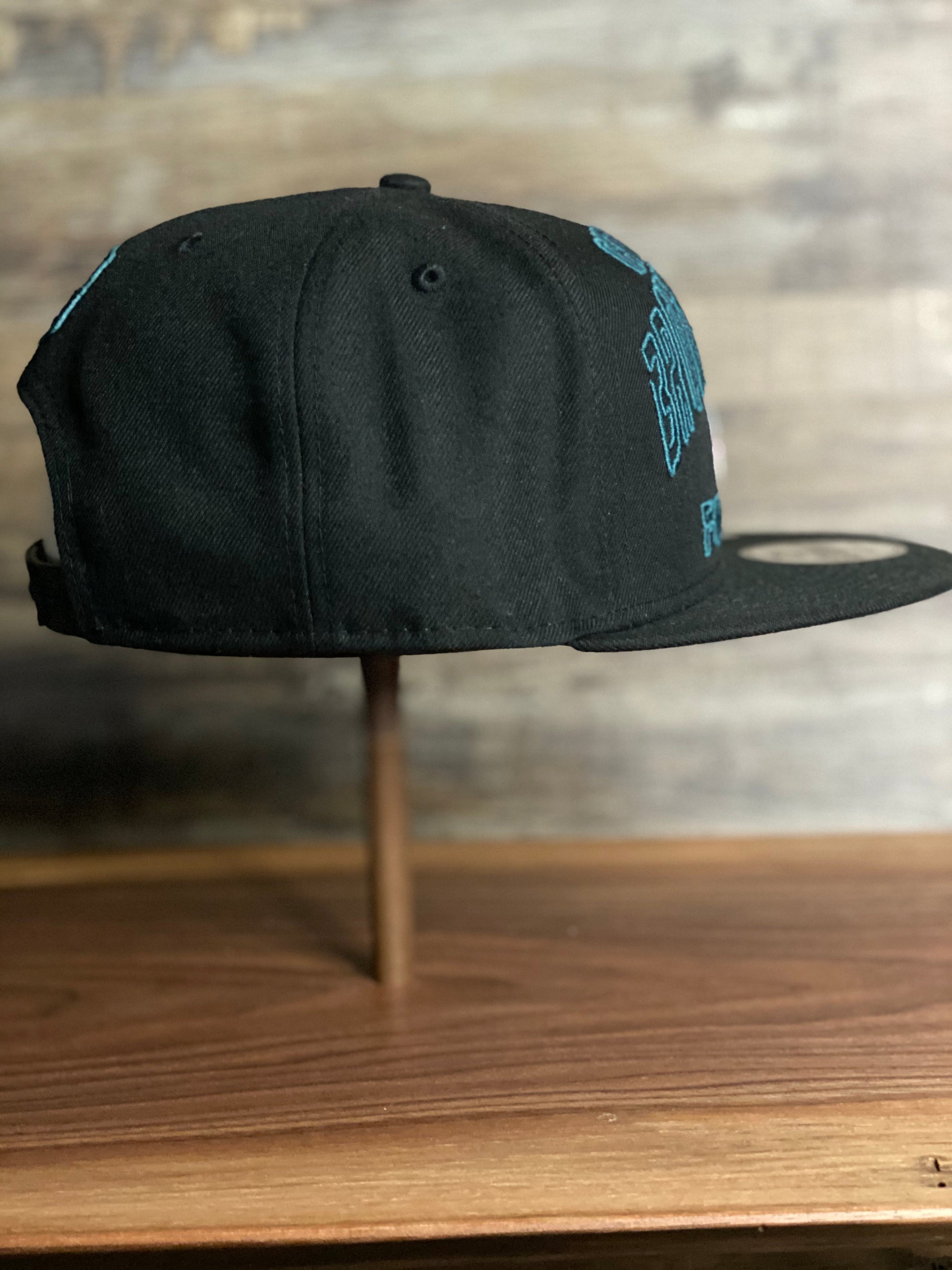 right side of EAGLES  SNAP BACK HAT | 2020 DRAFT HAT | PHILLY EAGLES BLACK 9FIFTY SNAPBACK ALTERNATE DRAFT HAT