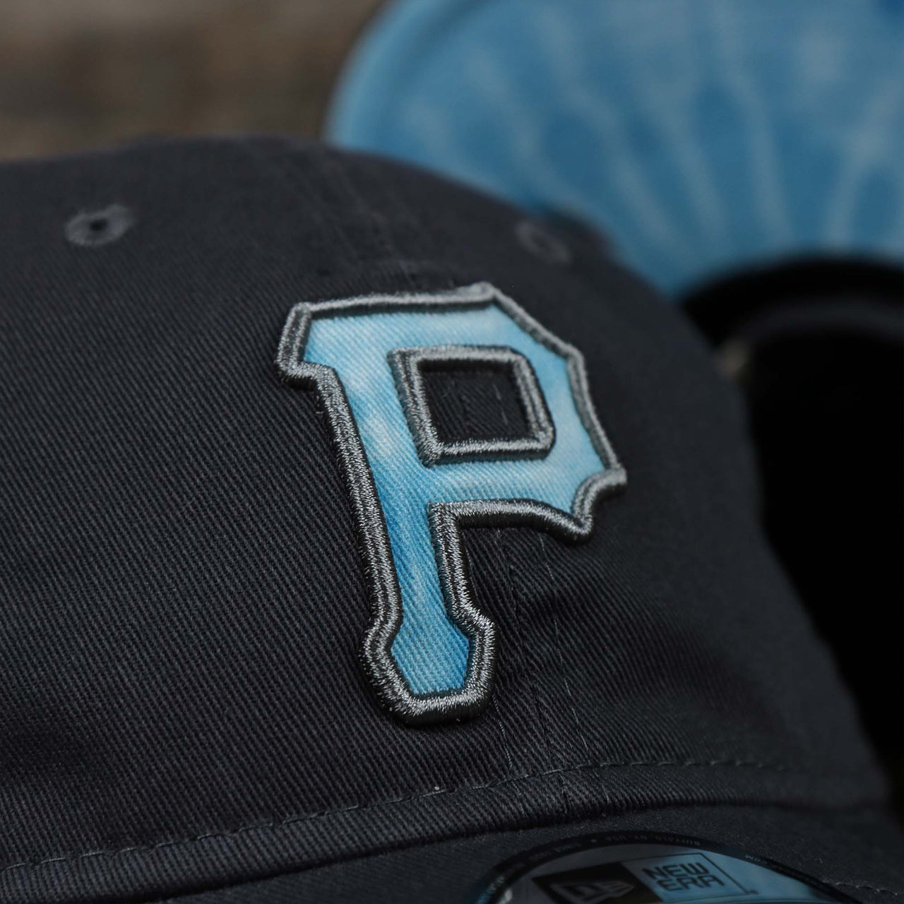 The logo on the Pittsburgh Pirates 2022 Father's Day On-Field 9Twenty Dad Hat | Gray