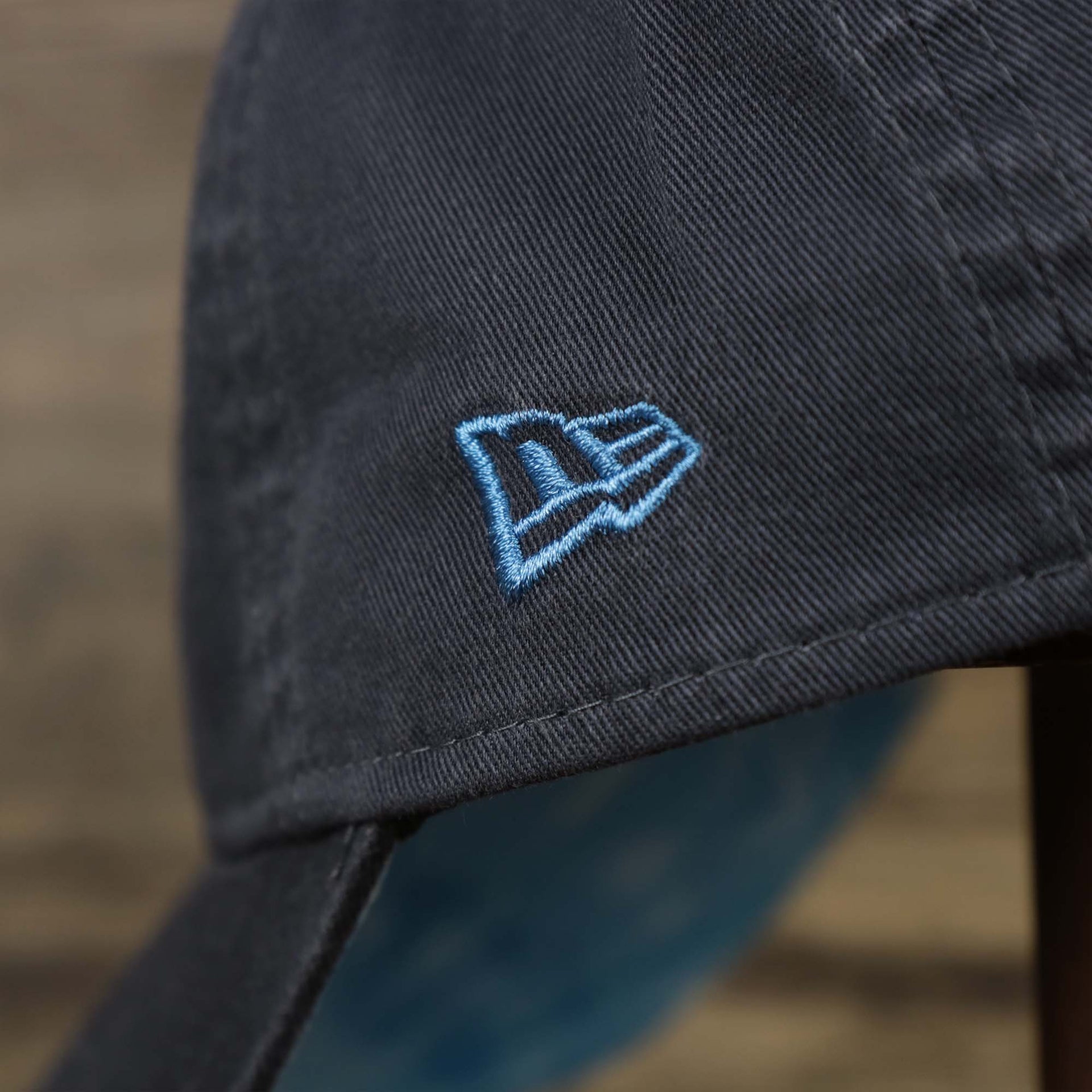 The New Era logo on the Pittsburgh Pirates 2022 Father's Day On-Field 9Twenty Dad Hat | Gray