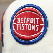 The Logo on the Detroit Pistons NBA 2022 Draft Gray Bottom 9Fifty Snapback | New Era Cream/Royal Blue