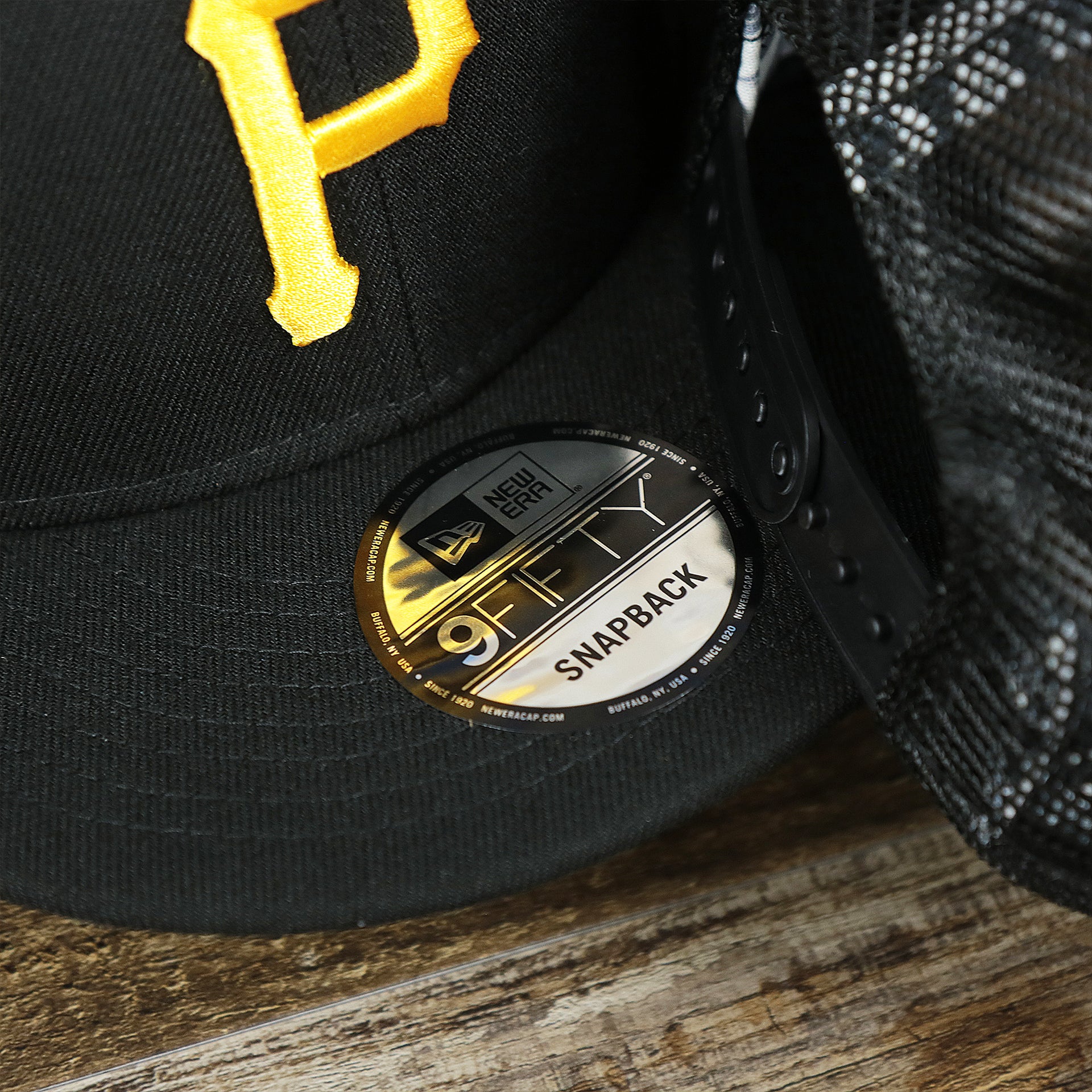 The 9Fifty Sticker on the Pittsburgh Pirates Metallic All Star Game MLB 2022 Side Patch 9Fifty Mesh Snapback | ASG 2022 Black Trucker Hat