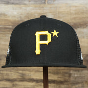 The front of the Pittsburgh Pirates Metallic All Star Game MLB 2022 Side Patch 9Fifty Mesh Snapback | ASG 2022 Black Trucker Hat