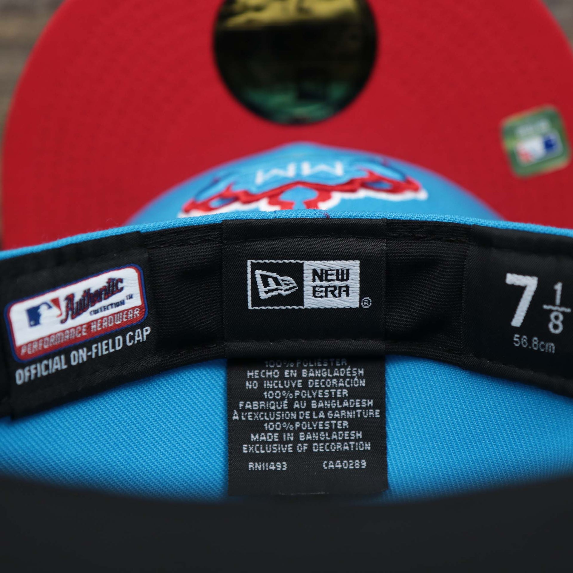 The New Era and MLB Baseball Tags on the Miami Marlins MLB City Connect 2021 On-Field Side Patch 59Fifty Fitted | Blue