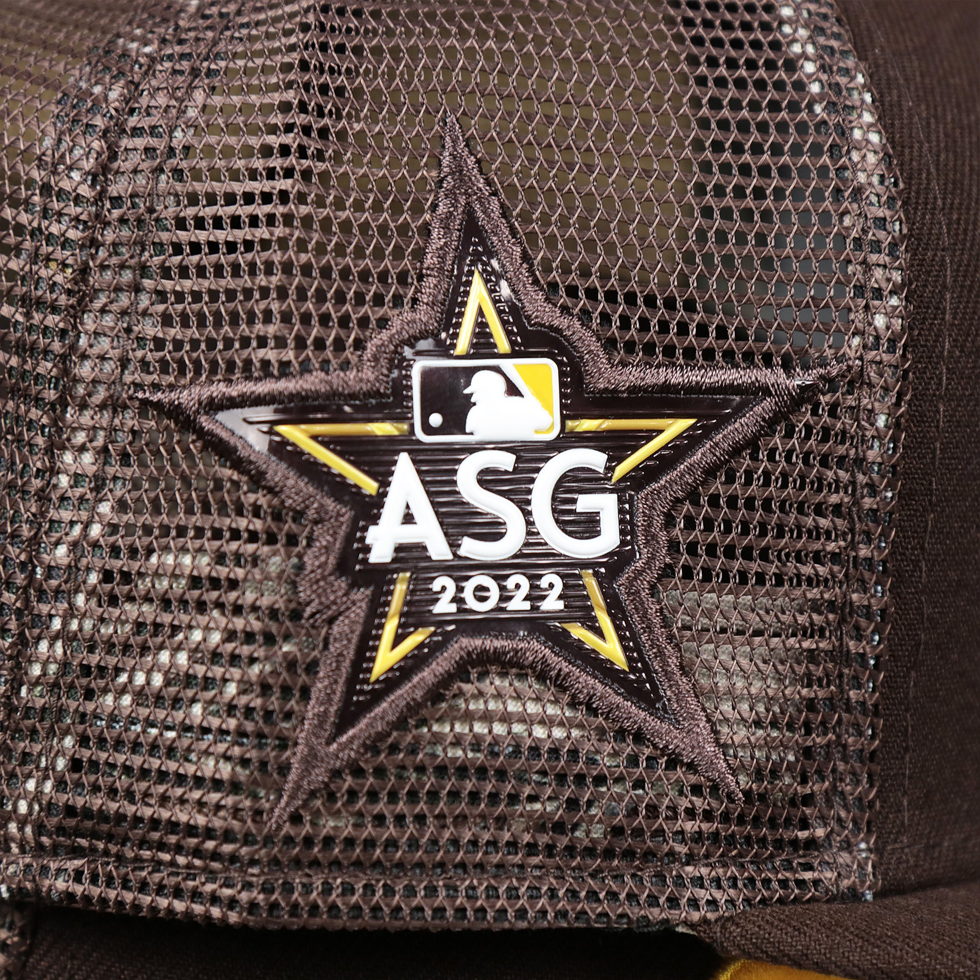 The ASG 2022 Side Patch on the San Diego Padres Metallic All Star Game MLB 2022 Side Patch 9Fifty Mesh Snapback | ASG 2022 Brown Trucker Hat