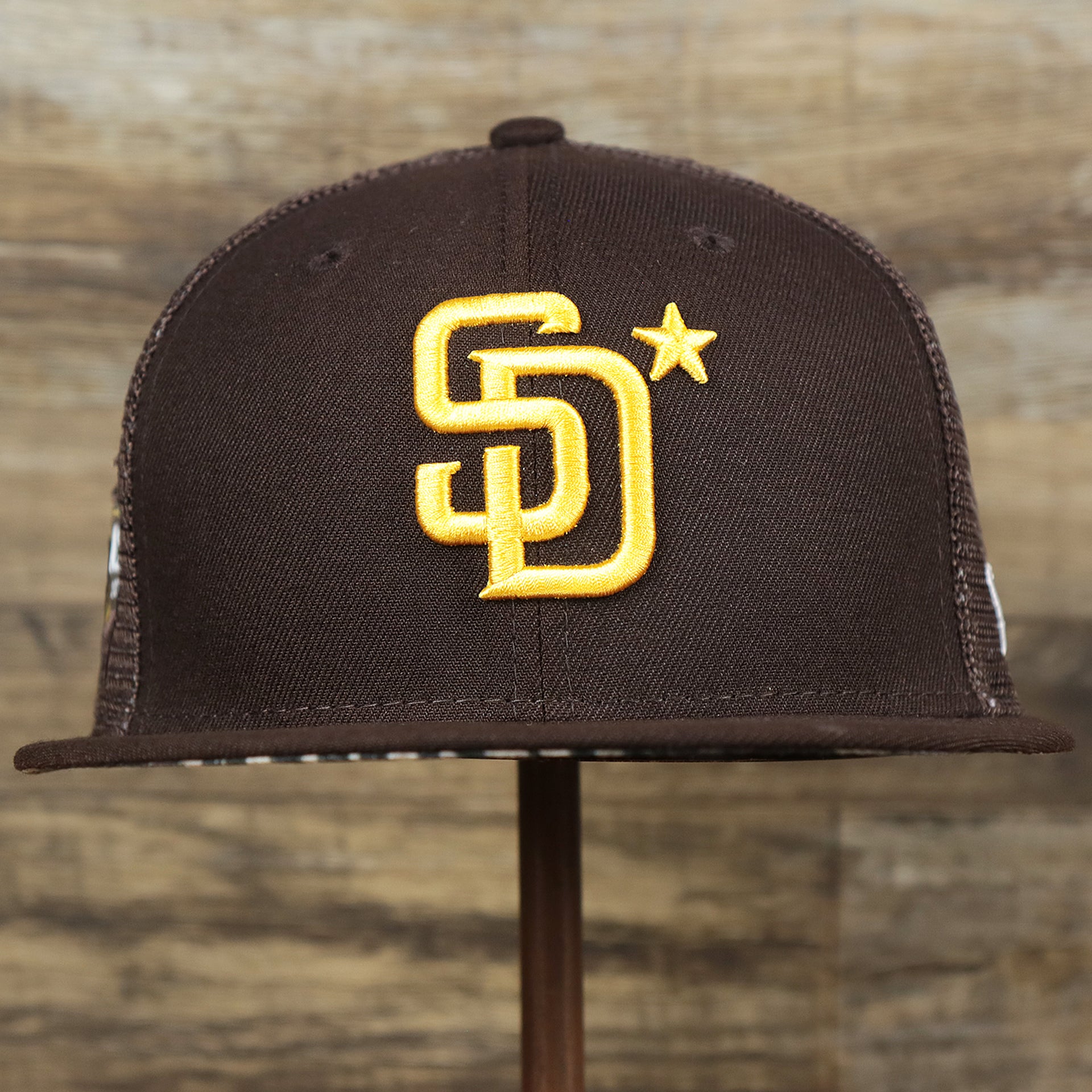 The front of the San Diego Padres Metallic All Star Game MLB 2022 Side Patch 9Fifty Mesh Snapback | ASG 2022 Brown Trucker Hat