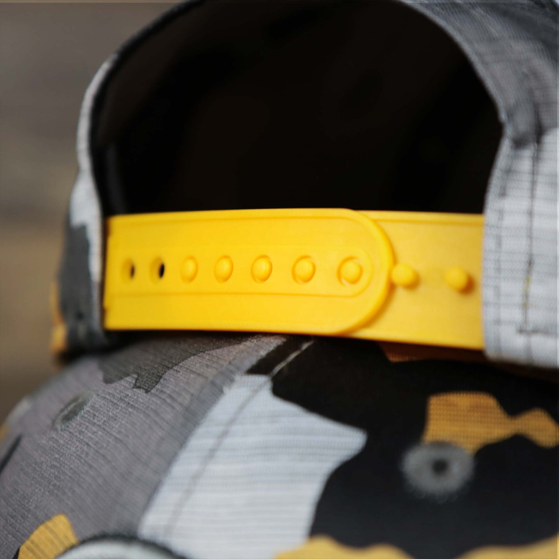 The adjustable strap on the Pittsburgh Steelers NFL OnField Summer Training 2022 Camo 9Fifty Snapback | Yellow Camo 9Fifty