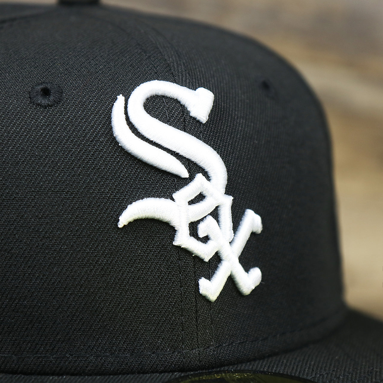 The White Sox Logo on the Chicago White Sox Southside Side Patch Gray Bottom 59Fifty Fitted Cap | Black 59Fifty Cap