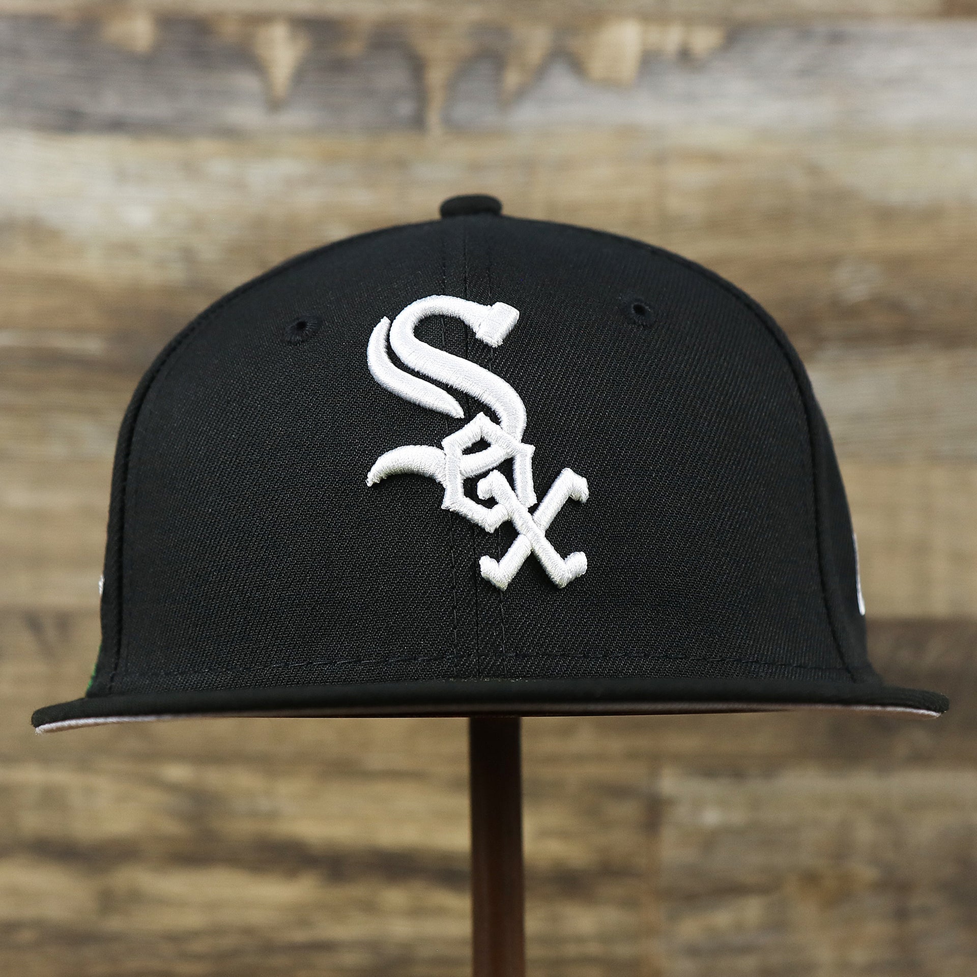 The front of the Chicago White Sox Southside Side Patch Gray Bottom 59Fifty Fitted Cap | Black 59Fifty Cap