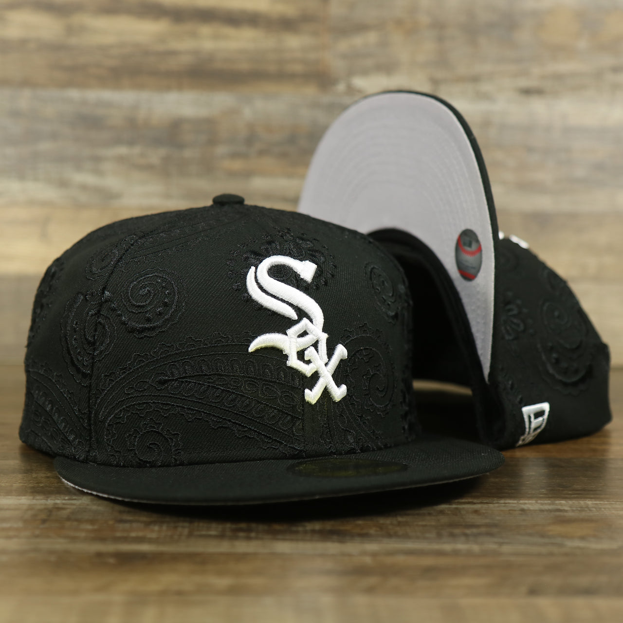 Chicago White Sox Paisley Bandana Print Embroidered 59Fifty Fitted Cap | New Era MLB Swirl 5950