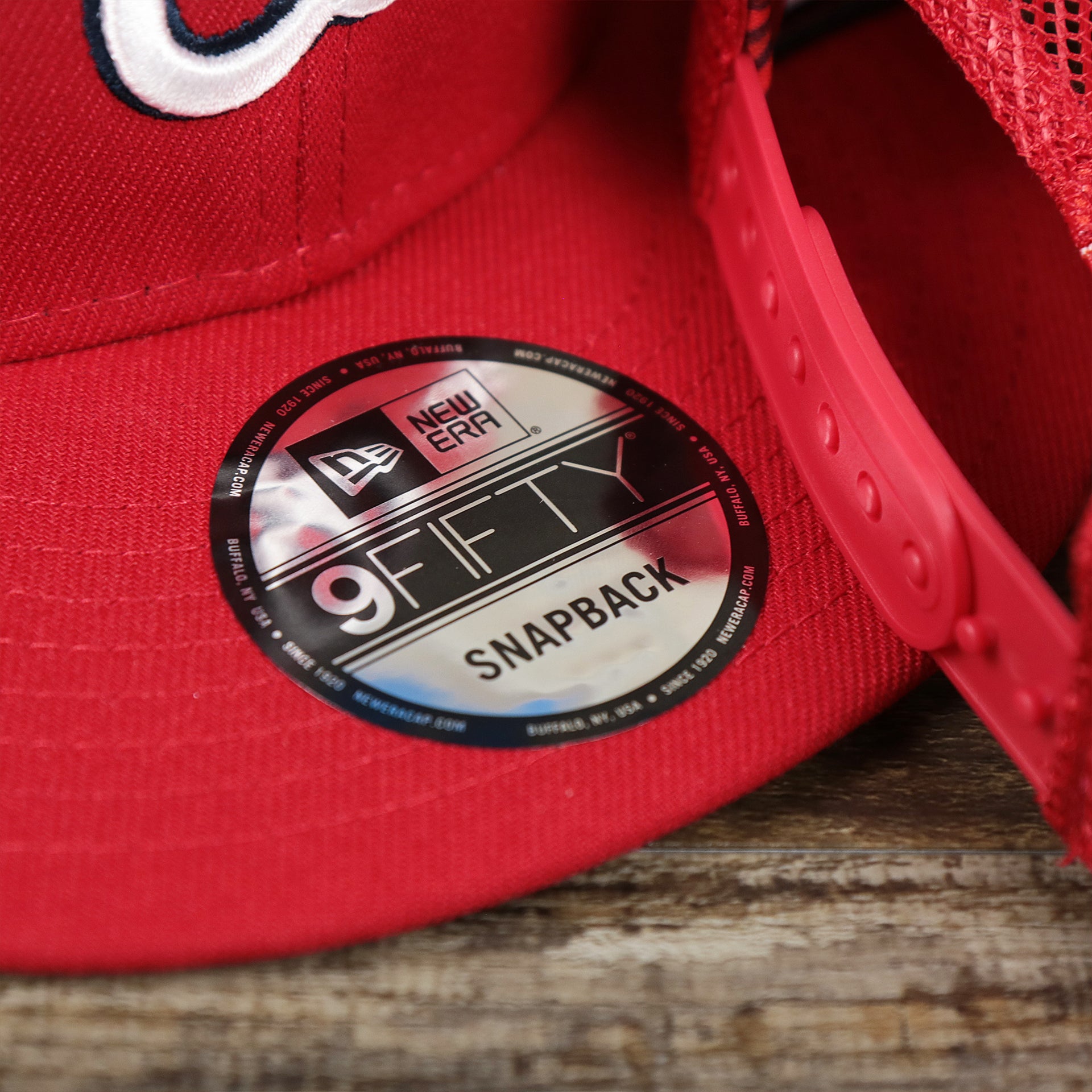 The 9Fifty Snapback Sticker on the Washington Nationals Metallic All Star Game MLB 2022 Side Patch 9Fifty Mesh Snapback | ASG 2022 Red Trucker Hat