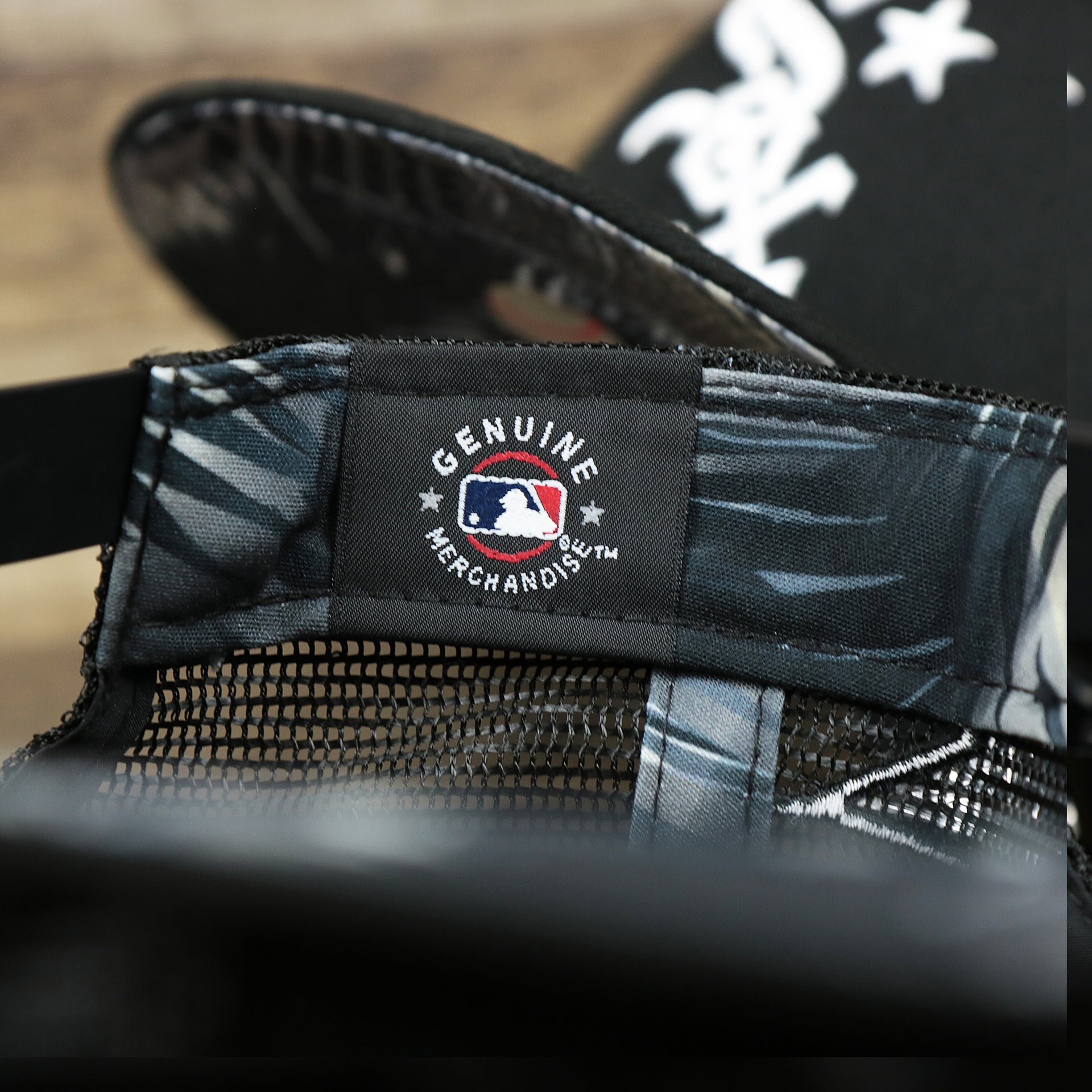 The MLB Merchandise Tag on the Chicago White Sox Metallic All Star Game MLB 2022 Side Patch 9Fifty Mesh Snapback | ASG 2022 Black Trucker Hat