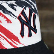 The Yankees Logo on the Stars And Stripes New York Yankees 4th of July Bucket Hat | New Era Navy OSFM