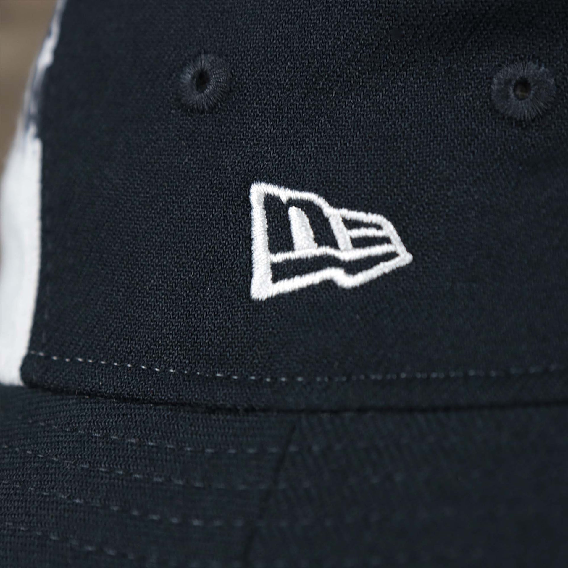 The New Era logo on the Stars And Stripes New York Yankees 4th of July Bucket Hat | New Era Navy OSFM