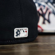 The MLB Batterman logo on the Stars And Stripes New York Yankees 4th of July 9Fifty | New Era Navy OSFM