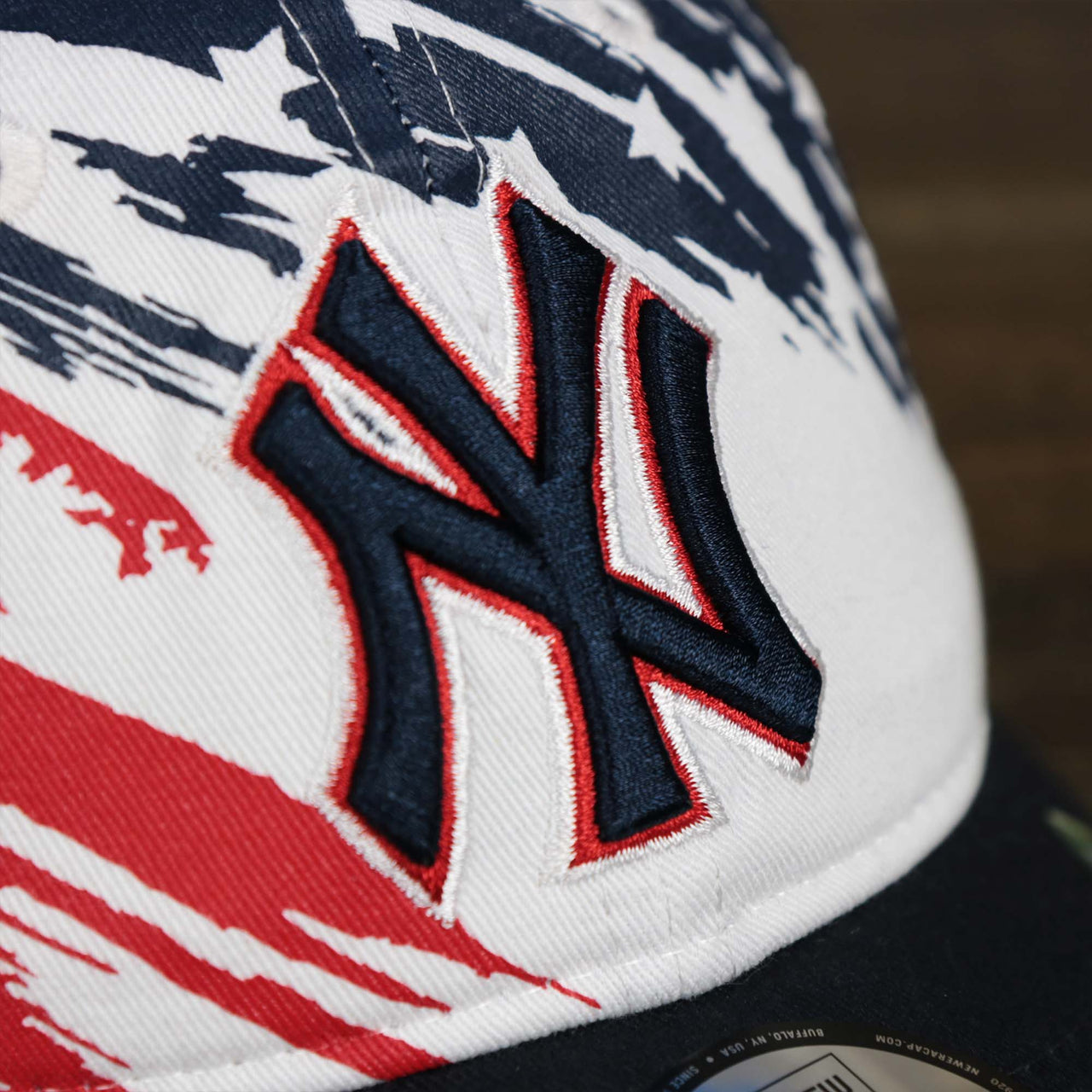 The Yankees logo on the Child Stars And Stripes New York Yankees 4th of July 9Twenty | New Era Navy OSFM