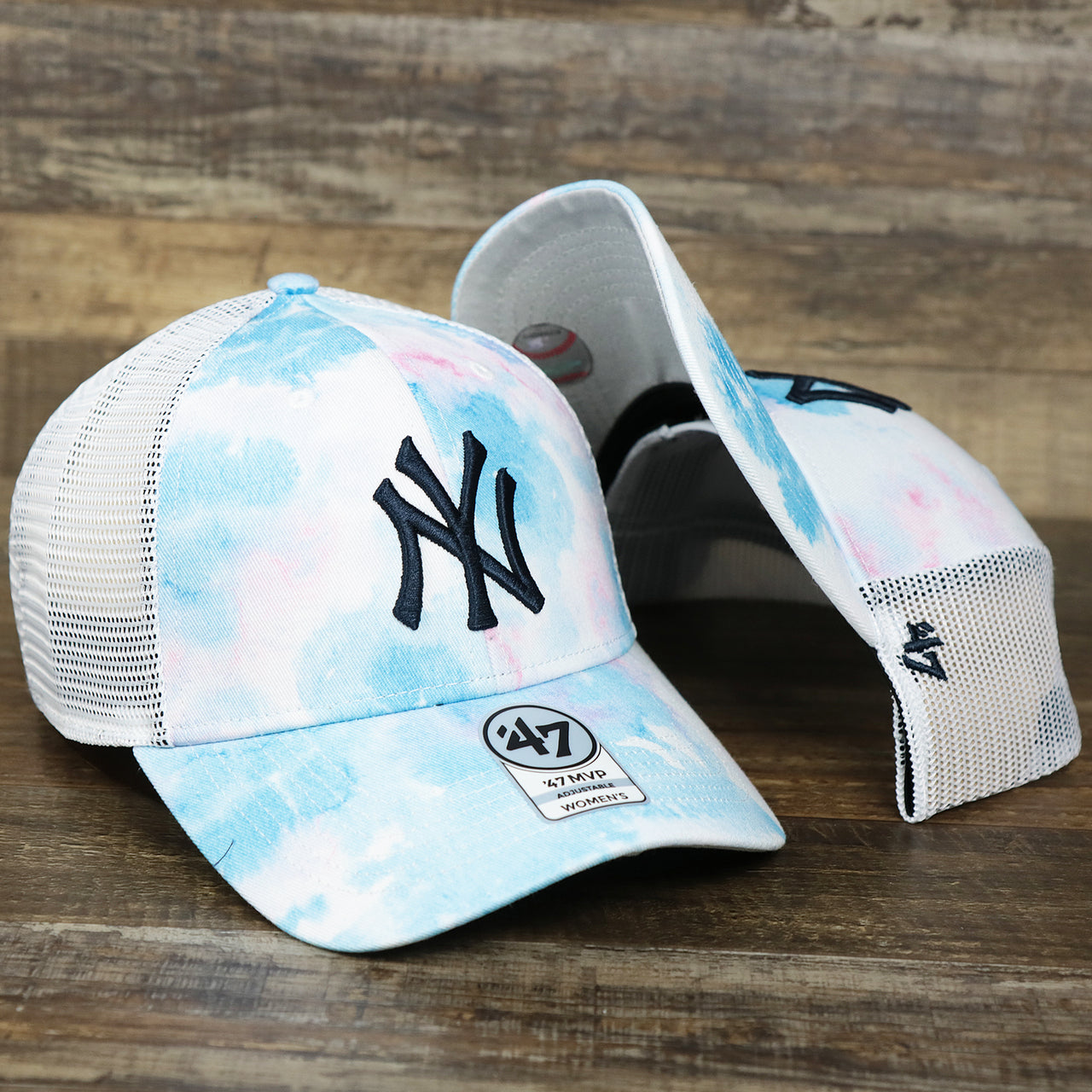 The Women’s New York Yankees Tie Dye Print Gray Bottom Mesh Trucker Hat | White Mesh Snapback