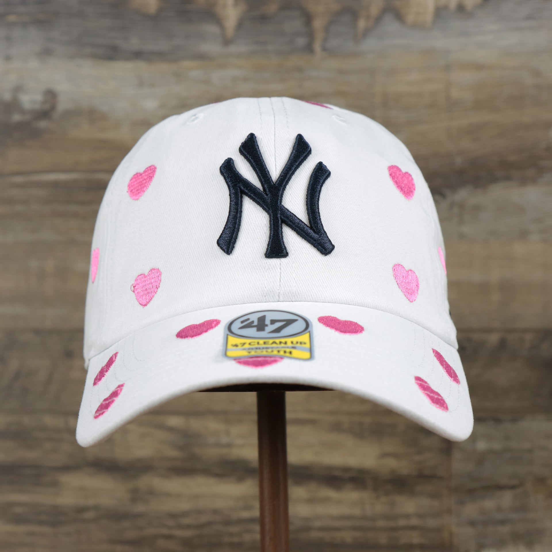 The front of the Kid’s New York Yankees Hearts All Over Dad Hat | White Youth Dad Hat