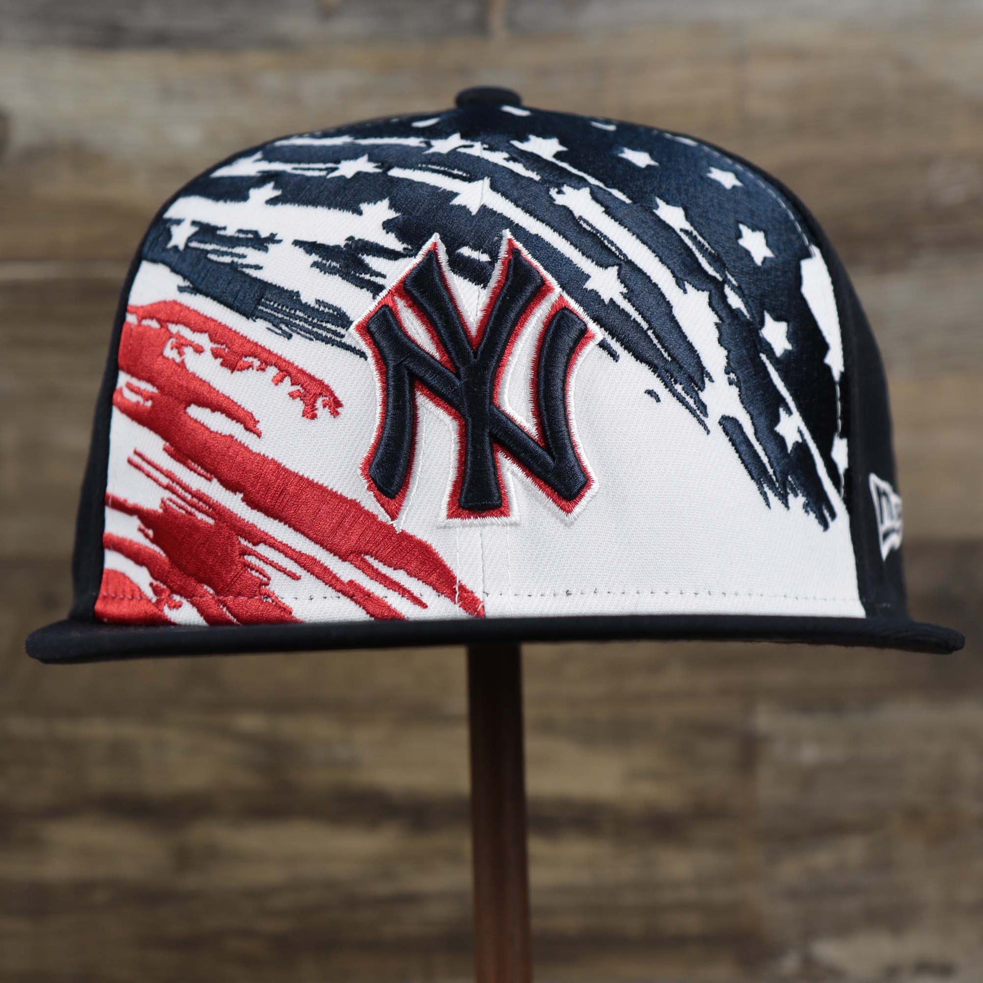 The front of the New York Yankees 2022 4th of July Stars And Stripes 9Fifty | New Era Navy OSFM