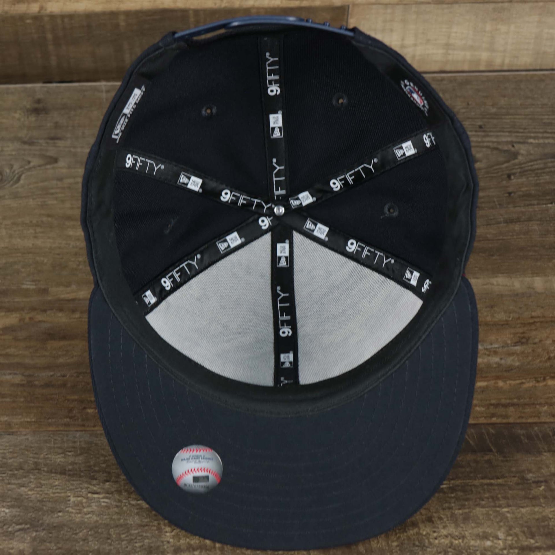 The underside of the New York Yankees 2022 4th of July Stars And Stripes 9Fifty | New Era Navy OSFM