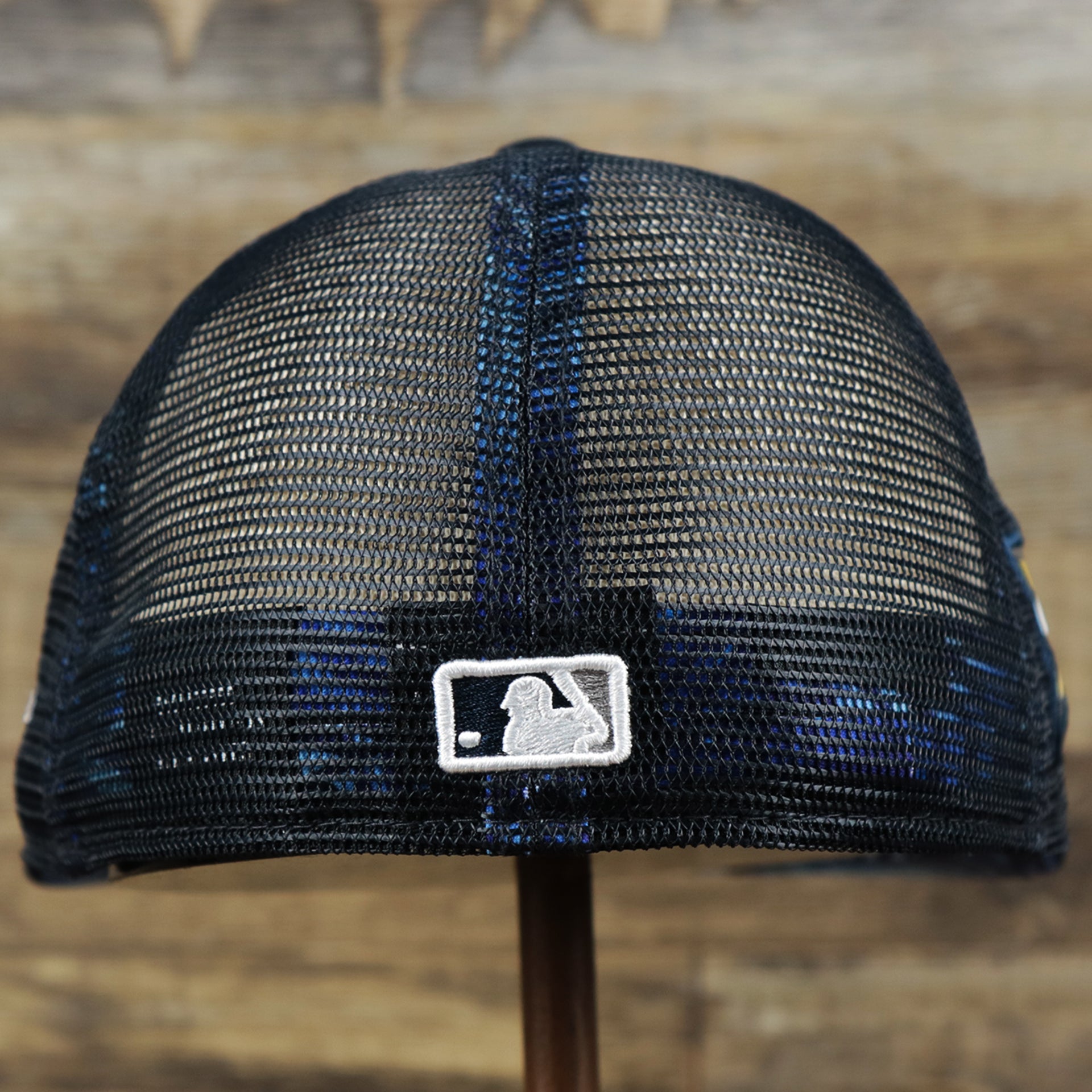 The backside of the New York Yankees Metallic All Star Game MLB 2022 Side Patch 59Fifty Mesh Fitted Cap | ASG 2022 Navy Blue 59Fifty Cap