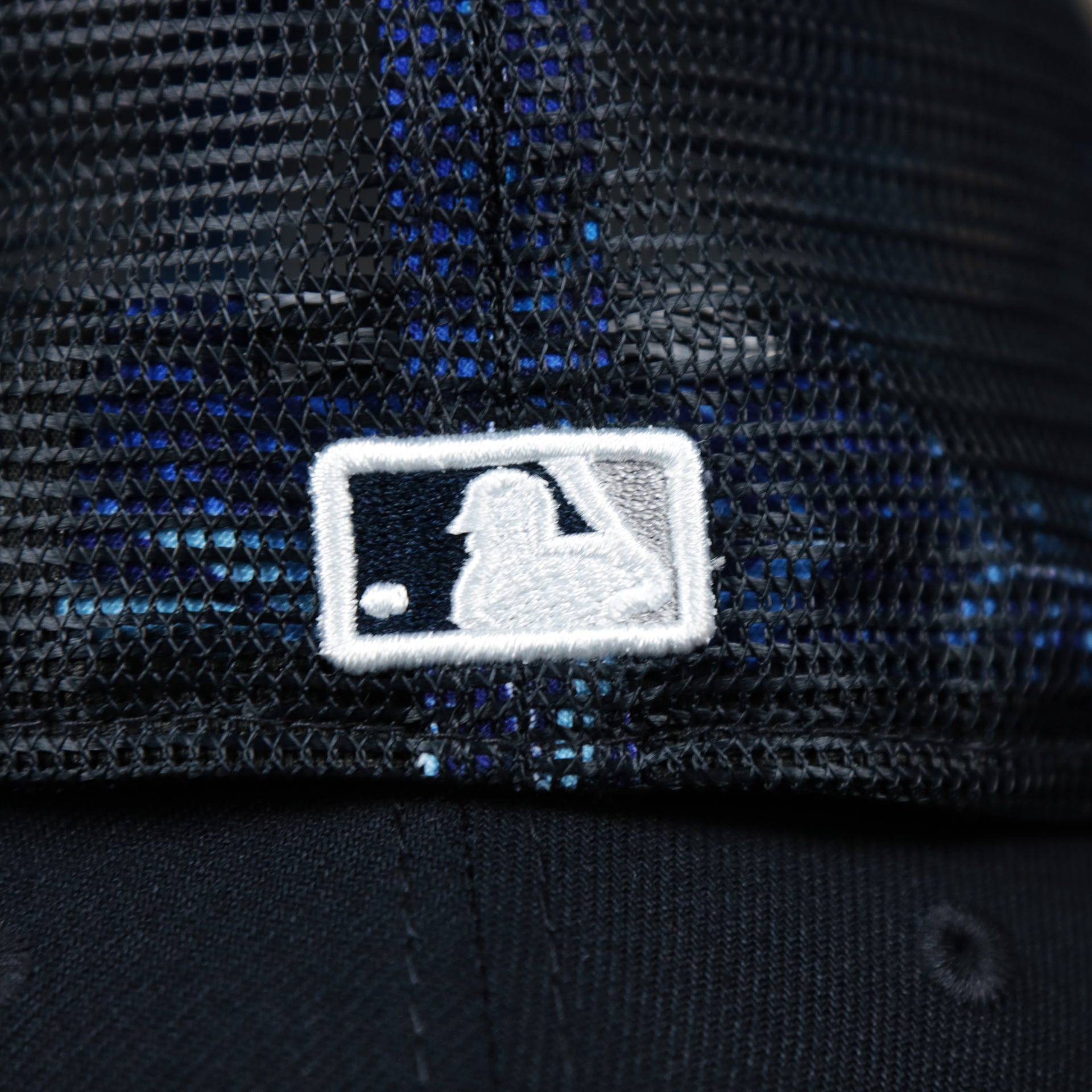 The MLB Batterman Logo on the New York Yankees Metallic All Star Game MLB 2022 Side Patch 59Fifty Mesh Fitted Cap | ASG 2022 Navy Blue 59Fifty Cap