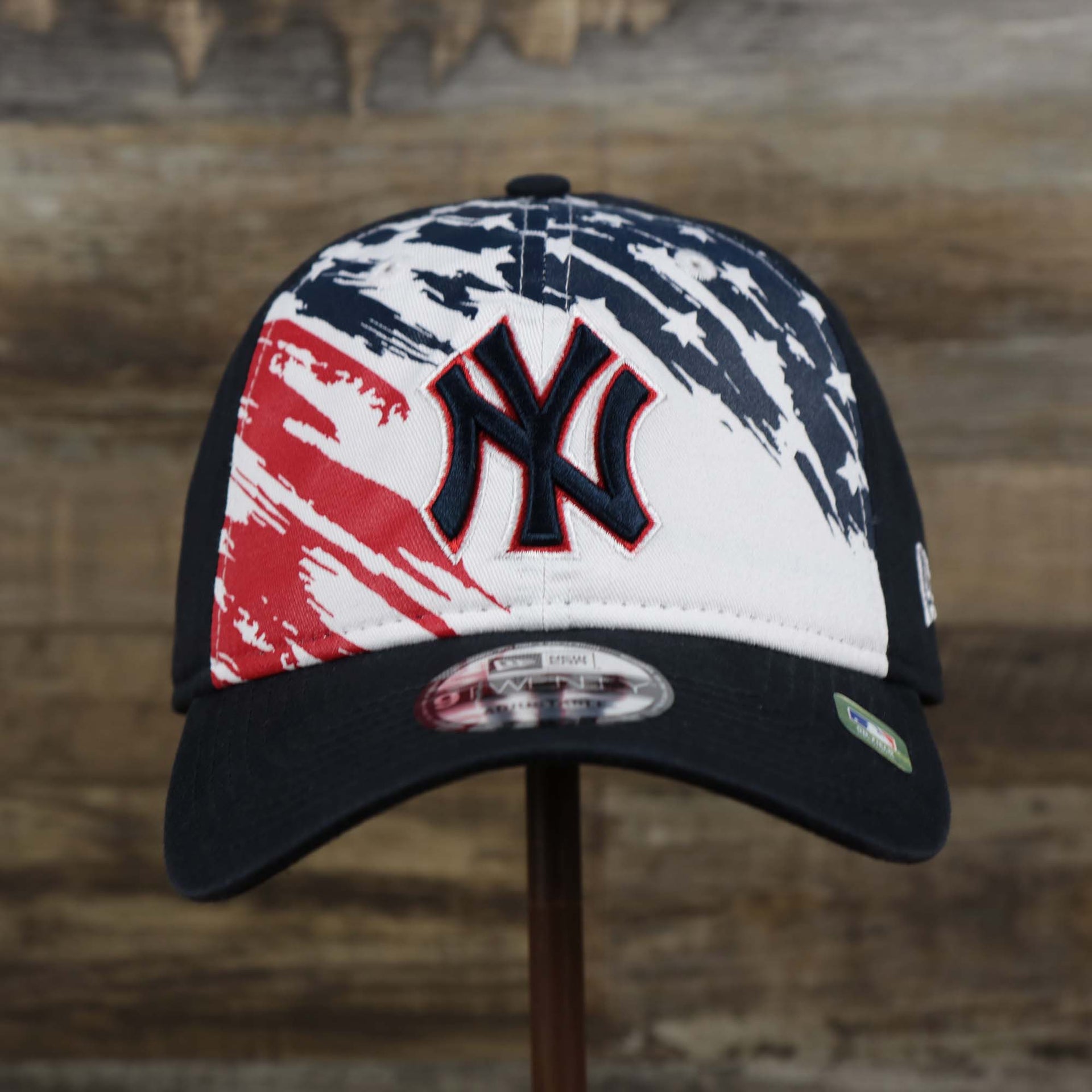 The front of the Stars And Stripes New York Yankees 4th of July 9Twenty | New Era Navy OSFM