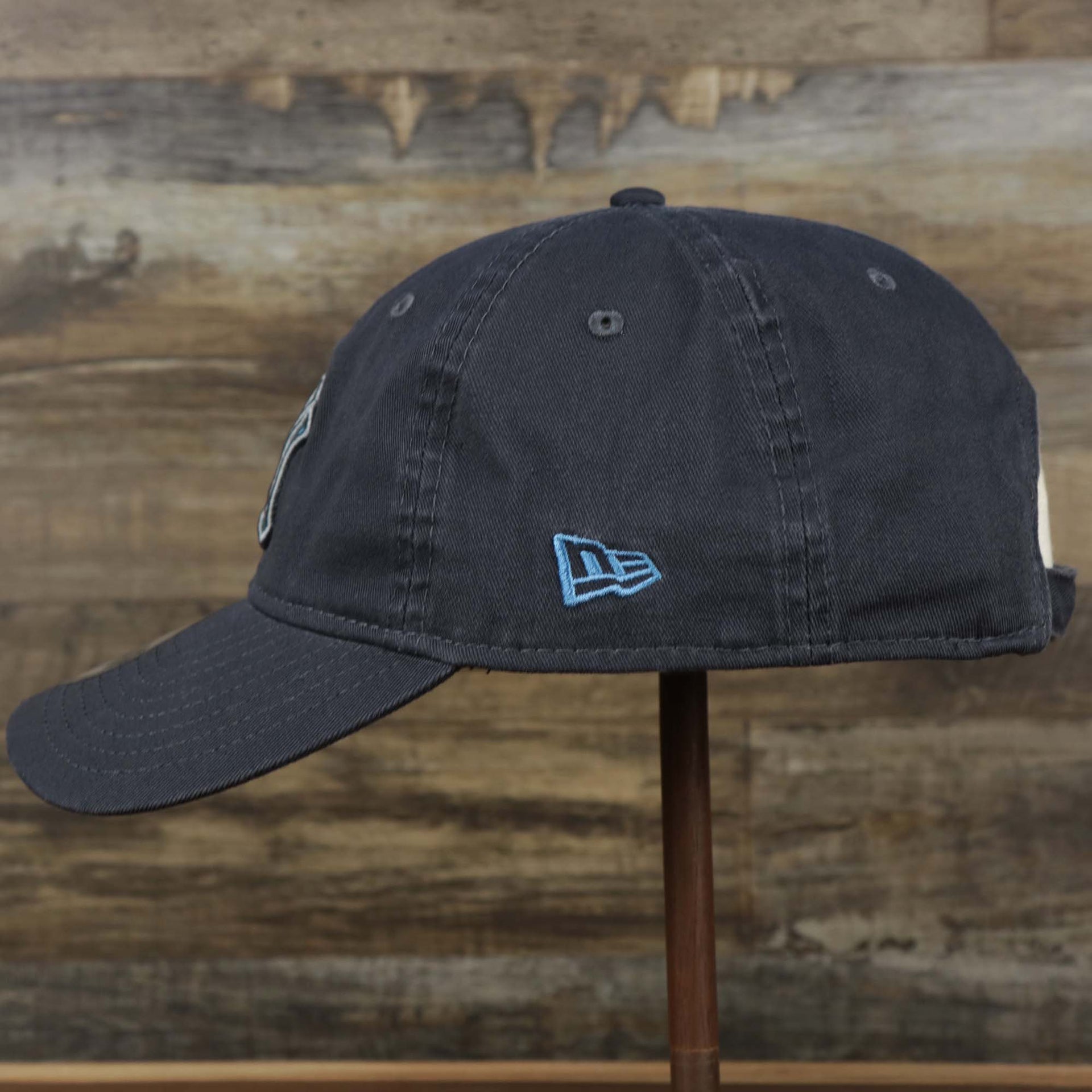 The wearer's left on the New York Yankees 2022 Father's Day On-Field 9Twenty Dad Hat | Gray