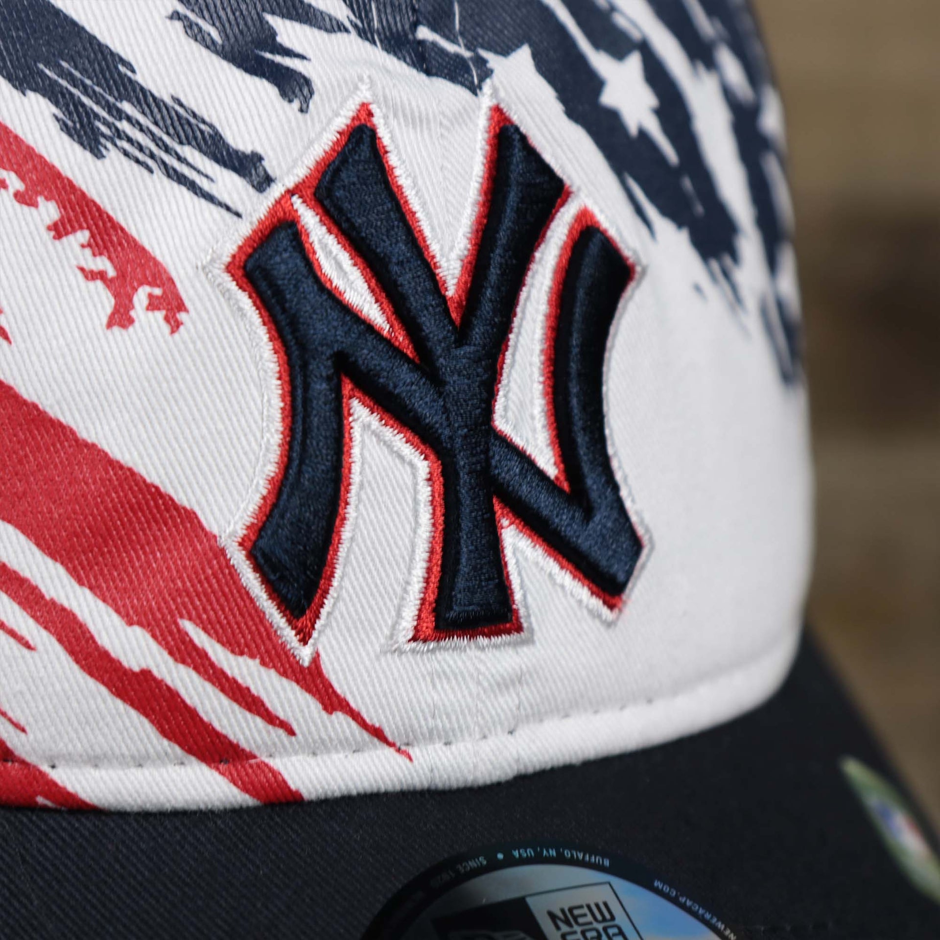 The Yankees logo on the Stars And Stripes New York Yankees 4th of July 9Twenty | New Era Navy OSFM