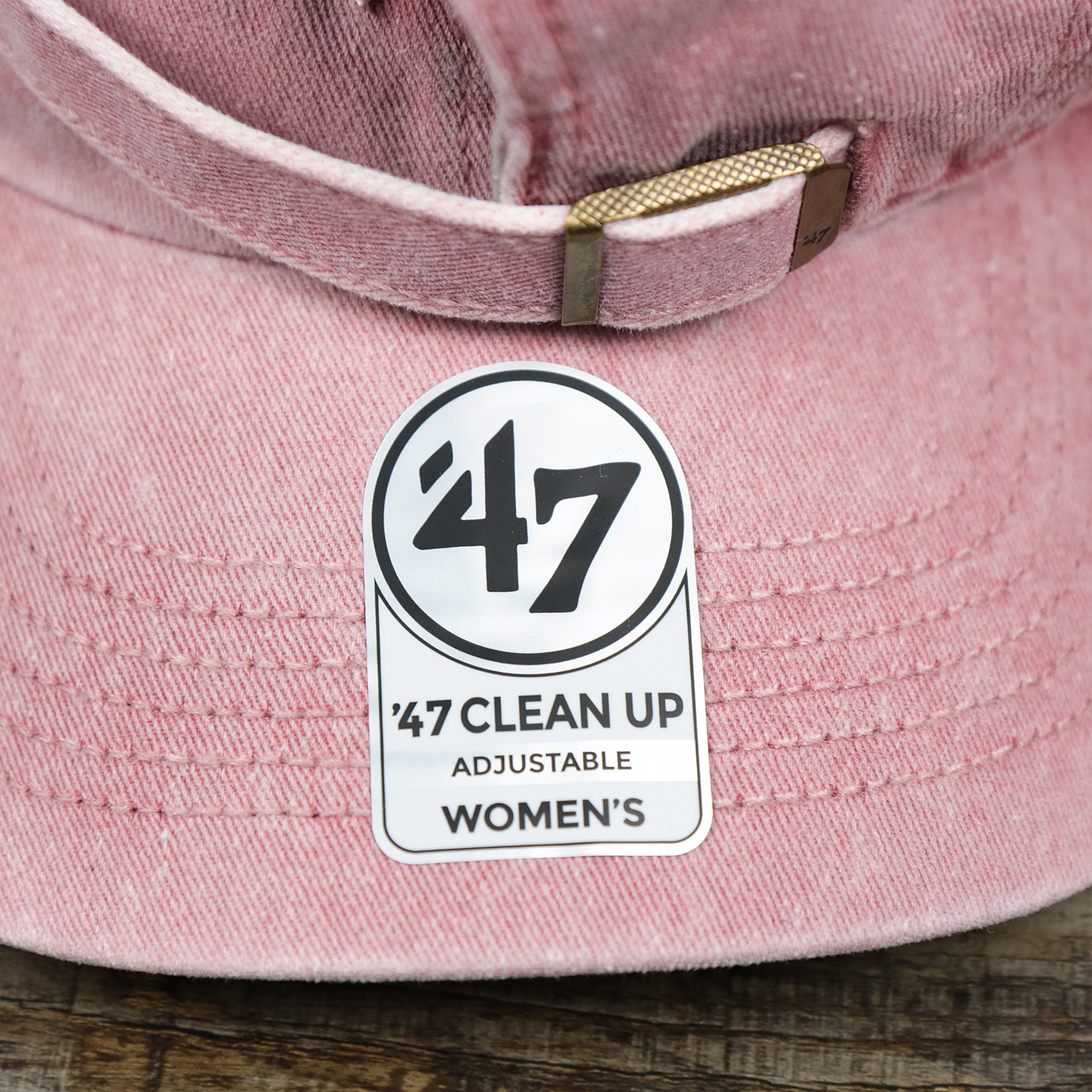 The 47 Brand Clean Up Women's logo on the Women’s New York Yankees Gray Bottom Vintage Washed Dad Hat | Vintage Pink Women’s Dad Hat
