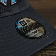 The sticker on the New York Yankees 2022 Father's Day On-Field 9Twenty Youth Dad Hat | Gray