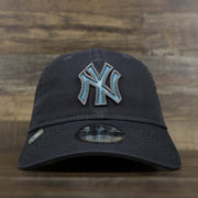 The front of the New York Yankees 2022 Father's Day On-Field 9Twenty Youth Dad Hat | Gray