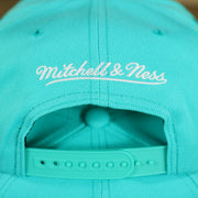 Close up of the Mitchell and Ness script of the San Antonio Spurs Vintage Retro NBA Team Ground 2.0 Mitchell and Ness Snapback Hat | Teal