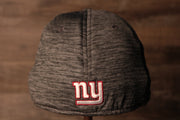 the back of this cap has the giants logo Giants 2020 Training Camp Flexfit | New York Giants 2020 On-Field Grey Training Camp Stretch Fit