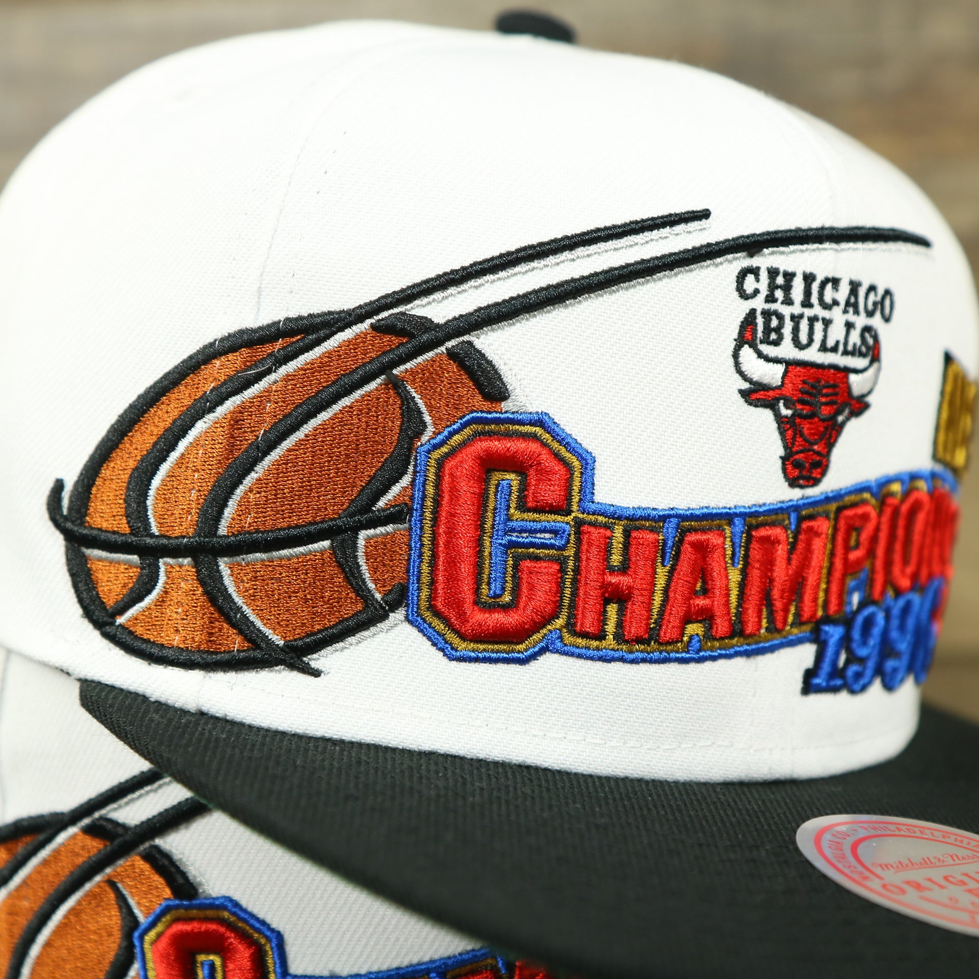 championship logo on the front of the Chicago Bulls Vintage Retro NBA Champions 1996 Mitchell and Ness Snapback Hat | White