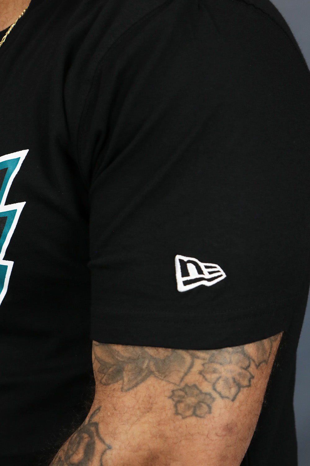 A close up of the New Era logo on the Philadelphia Eagles Shimmer Super Bowl LIII Shirt | New Era Black