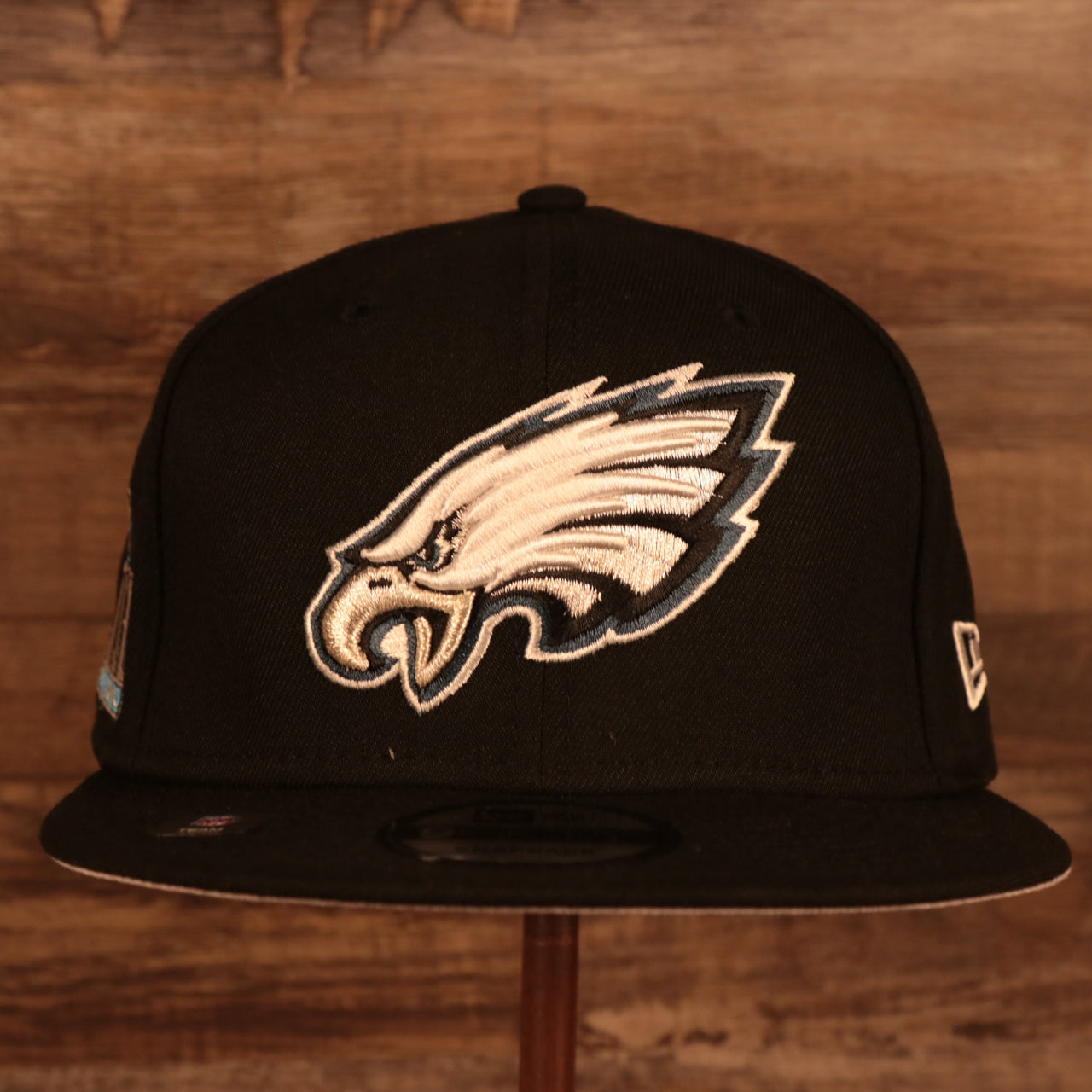 front of the Philadelphia Eagles "Patch Up" Super Bowl LII Side Patch Gray Bottom 9Fifty Black Snapback Hat