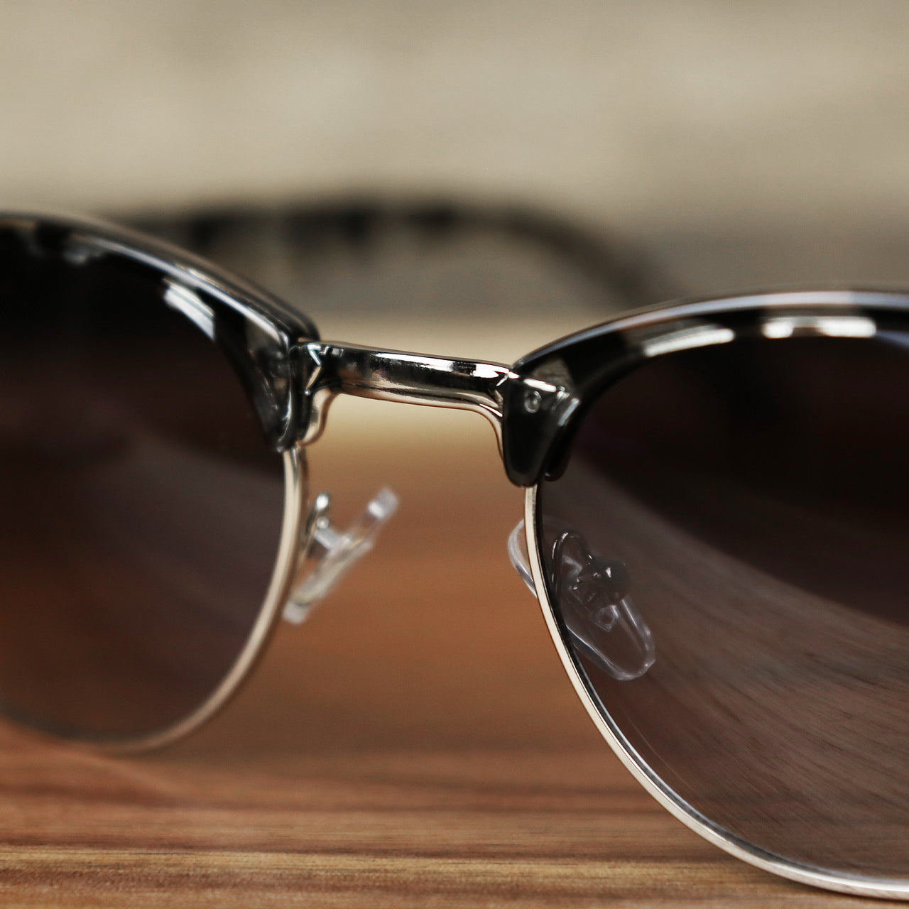 The bridge on the Round Frame Black Gradient Lens Sunglasses with Black Tortoise Silver Frame
